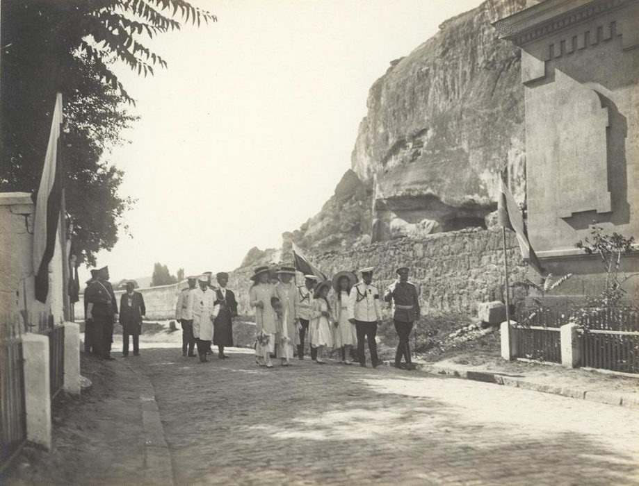 1913