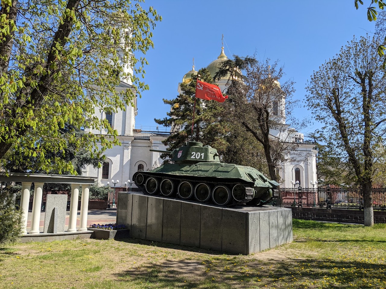 Памятник-танк освободителям