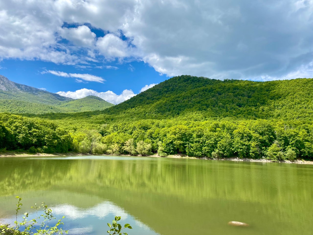 Горное озеро Кастель в Крыму