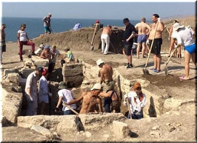 археологи в Крыму