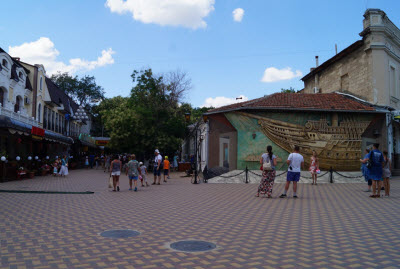 фото с камеры у панно Бригантина