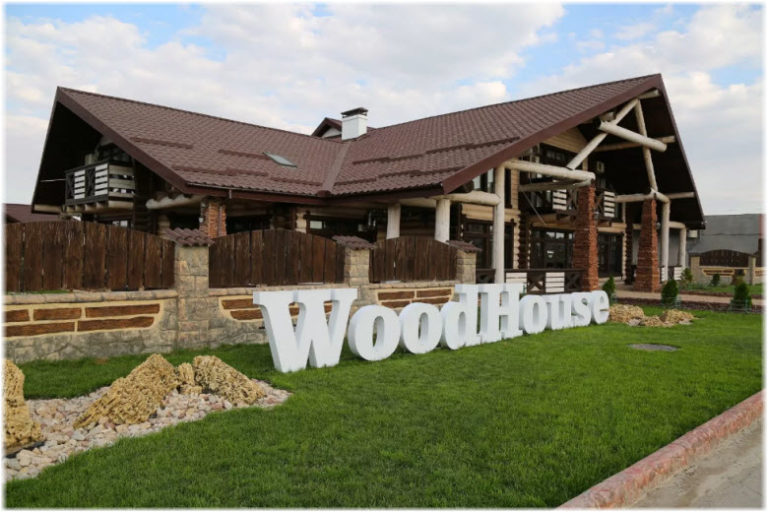 Отель WoodHouse в Армянске